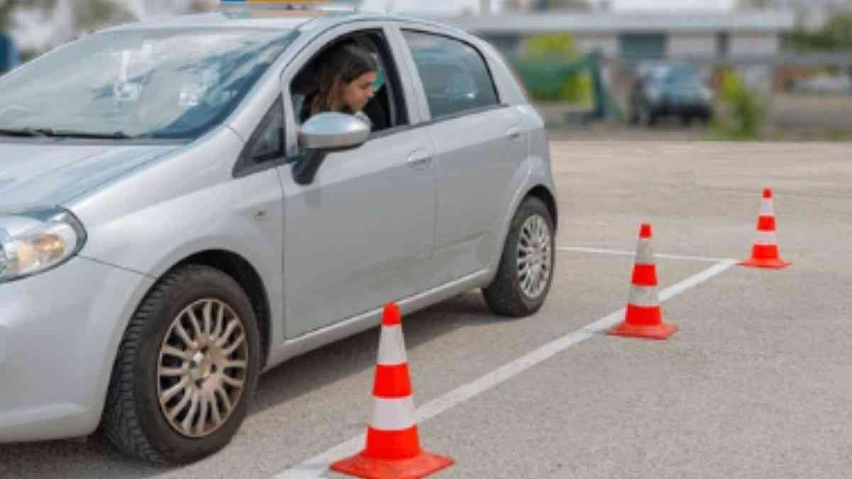 Candidato concentrado enfrentando a prova do Detran