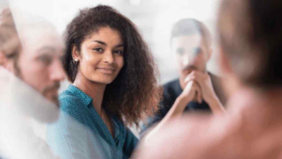 Candidato confiante estudando para prova do Detran