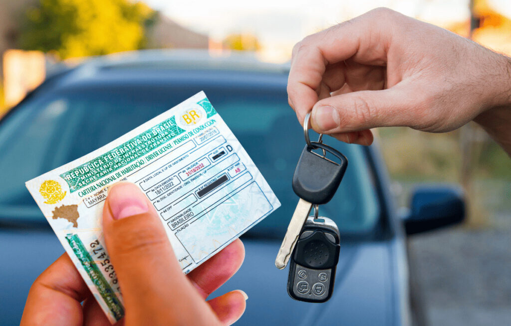 Imagem de uma Carteira Nacional de Habilitação (CNH) com o novo design, destacando elementos de segurança e modernidade, simbolizando a discussão sobre o novo modelo da CNH e a possibilidade de um processo mais simples para tirar a habilitação.